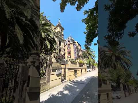 Pelo Paseo del Árbol de Guernica em San Sebastián