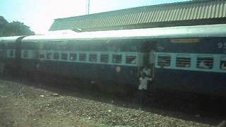 preview picture of video '12431 TVC Rajdhani Overtakes Sawantwadi - Diva Passenger at Khed on Konkan Railway'