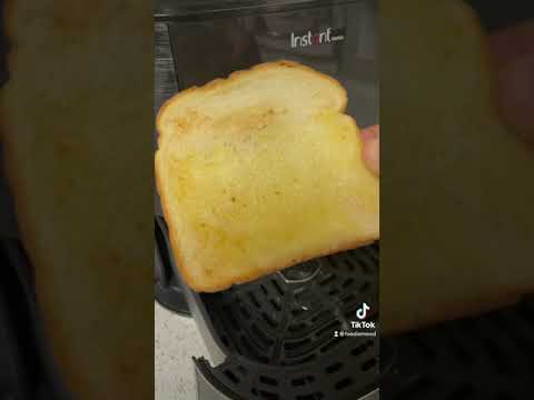 This is how you make toast in an air fryer 🍞 #shorts