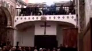 preview picture of video 'Canto Antiquísimo de la Pasión de Nuestro Señor en Baells Viernes Santo 2004'