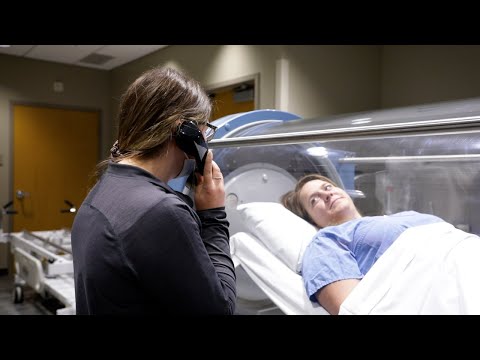 How does hyperbaric oxygen therapy work?