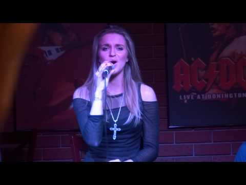 Gabča Gunčíková BOUNTY ROCK CAFE Olomouc