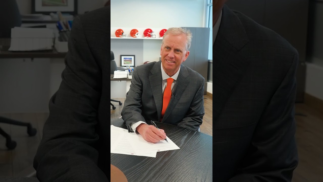 a very special introduction for our new head coach 🙌