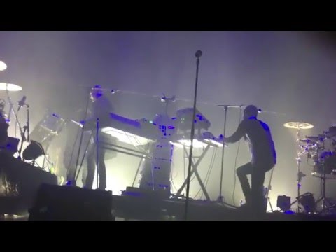 THE SHOES *WOODKID* - WASTIN' TIME - RUN BOY RUN LIVE @ L'OLYMPIA 14.01.2016