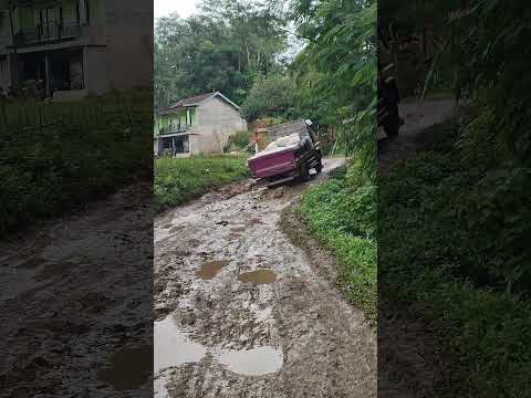 hampir tumbang akibat jalan gak rata. #fyp #supirtruk