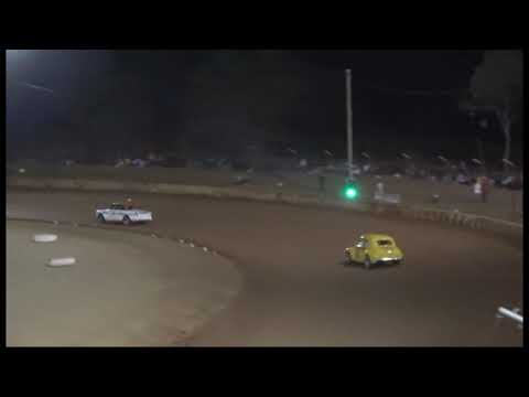 Bundaberg Speedway - Nostalgia Sedans - 24 April 2021 - Pole Shuffle 2nd run