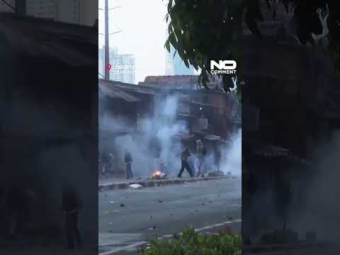 Students clash with riot police in Jakarta over MPs’ housing benefits #nocomment #youtubeshorts