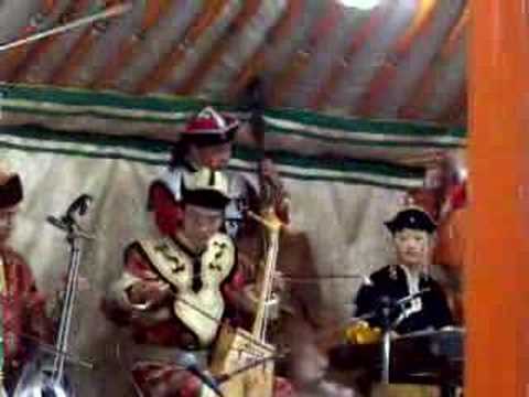 Degi Mongolian violinist