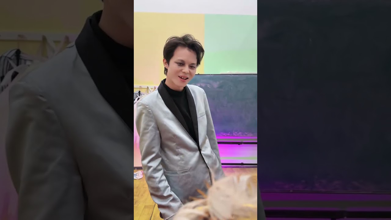 The clever angel saw through the clown's scheme at a glance#angel#clown