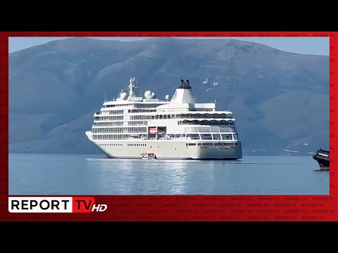 Thumbnail for Anija ‘Silver Whisper’ ankorohet në portin e Vlorës, 383 pasagjerë nga SHBA, Kanada-ja e Australia