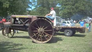 preview picture of video 'Rare Wallis Cub tractor @ Baraboo Threshing show 2012'