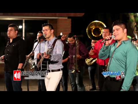 Contraste Sierreño Ft. Banda Renovacion - Sin Nada De Ropa (En Vivo 2015)