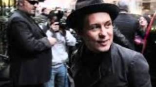 Mark owen dans toute sa splendeur: alone without you,believe in the boogie and i am what i am