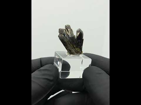 EPIDOTA,  San Felipe, Gran Chimu, La Libertad, Perú #silvamiguelminerals #passionforcrystals