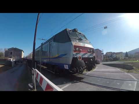 Transito regionale con MD al Passaggio a livello di Via delle Volpi lato Nord #3