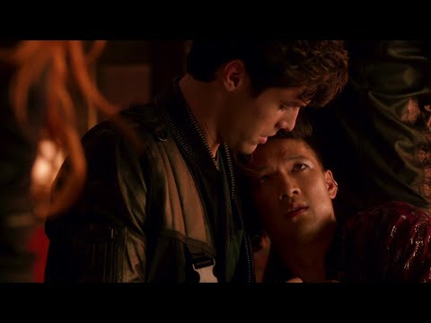 Alec shares his strength with Magnus to heal Luke ||  Shadowhunters || Season 1, Episode 6