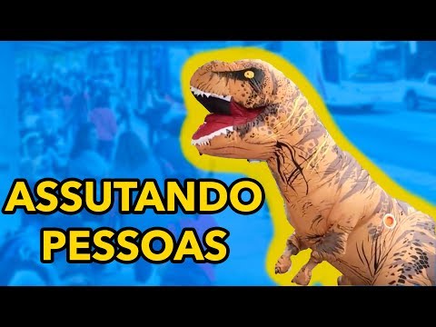 ASSUSTANDO AS PESSOAS COM FANTASIA DE DINOSSAURO - CAIO RESPONDE #77