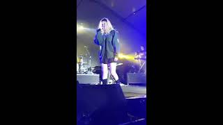 Sky Ferreira - Downhill Lullaby (LIVE)