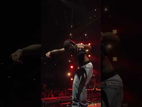 Burna Boy ft Toni Braxton - Last Last Remix on stage