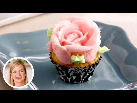 Professional Baker Teaches You How To Make MINI CUPCAKES!