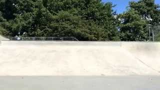 preview picture of video 'Chichester skate park, slo-mo clips'