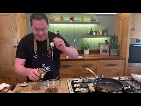 Warm steak & blue cheese salad