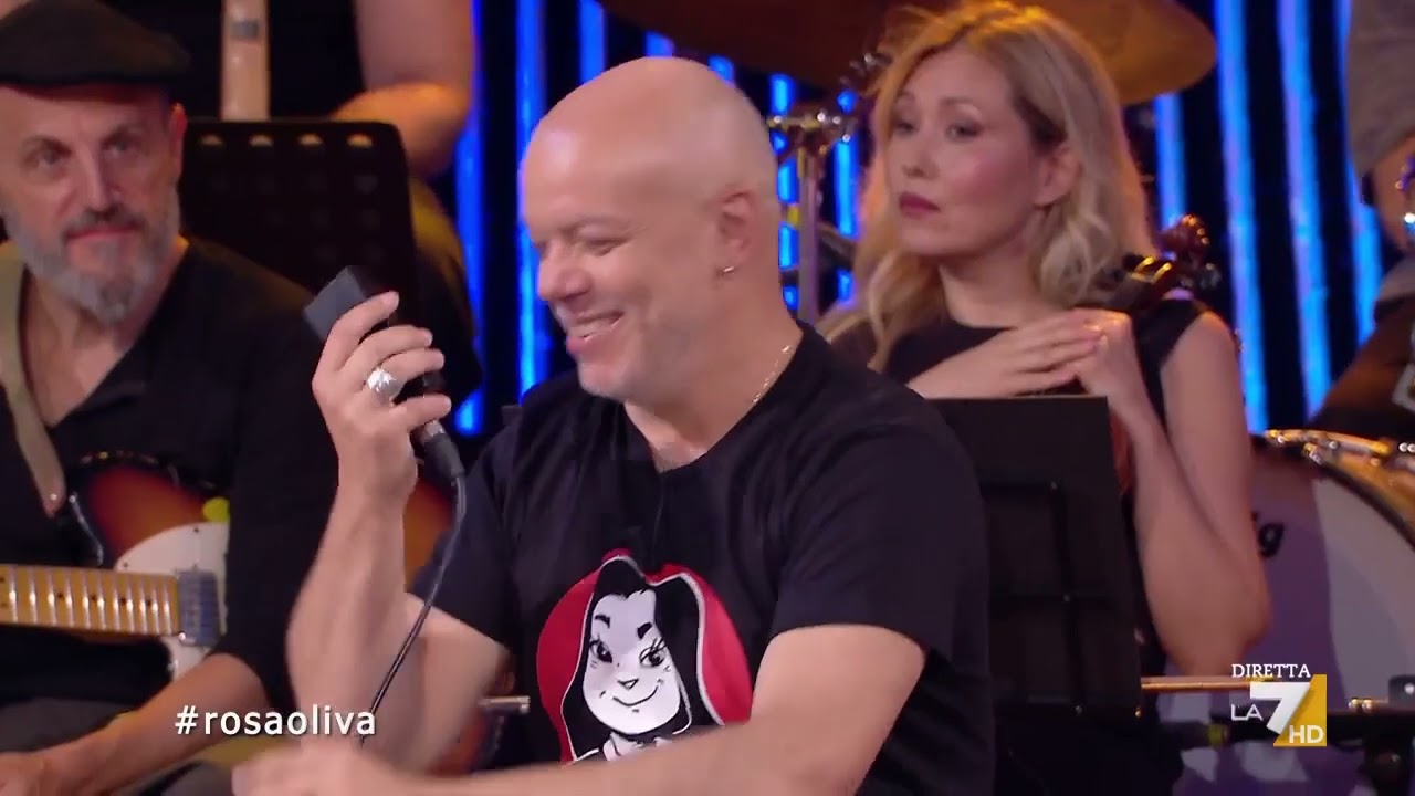 Diego Bianchi intervista Rosa Oliva: "Essere donna e di destra è una contraddizione"