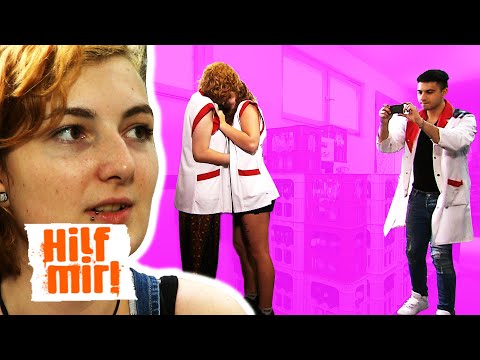 No one can know: I'm a lesbian! | Help me!