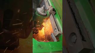 Sharpening the cutterhead on a John Deere 9800i!#johndeere#silage#cropdamage#midwestcustomharvesting