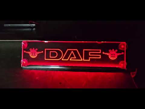 Led табличка для вантажівки з написом та логотипом "DAF", червона підсвітка - фото 1 - id-p2379199571