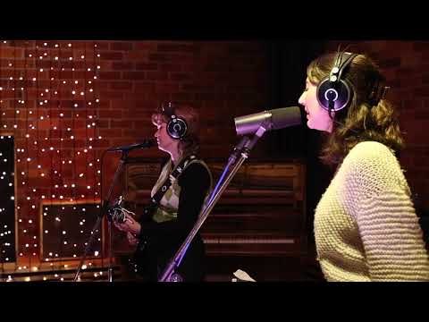 Louisa Nicklin - Next to Myself (Live at Roundhead Studios)