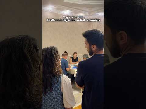 Toya az qalıb, stolların bölgüsü də öz yerində bir konsertdir. 😂 Sizdə də belə olur? 😅