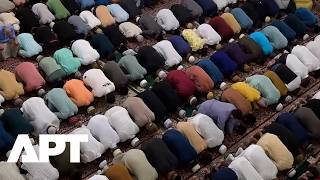 Download lagu Ratusan Orang Berkumpul di Masjid Sultan Singapura untuk Sholat Idul Fitri | APT mp3 Download lagu Ratusan Orang Berkumpul di Masjid Sultan Singapura untuk Sholat Idul Fitri | APT mp3