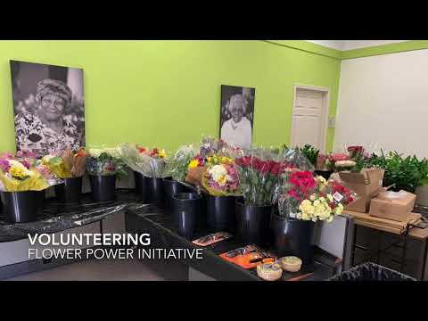Making flower bouquets for the elderly