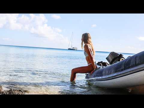 a girl living her solo-sailing dream in a remote atoll [ep 174]