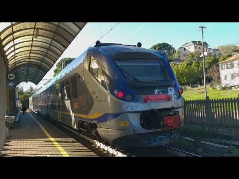 Etr425 103 Jazz,treno regionale + riprese stazione Ge Costa di Sestri Ponente & passaggio a livello