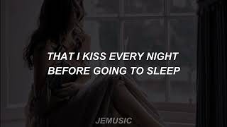 Selena - Fotos y Recuerdos (English Lyrics)