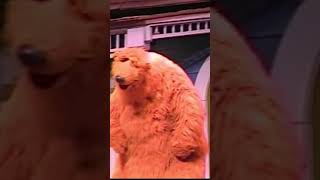 Download lagu Bear In The Big Blue House Live - Disney MGM Studios - With Child Reactions #shorts #disney #bear mp3