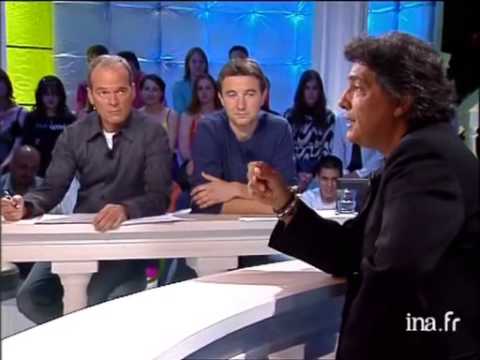 "Kiss Break" Olivier Besancenot and Frédéric François - INA Archive