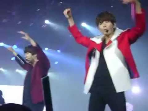 120406 KyuWook during Superman (SS4Paris)