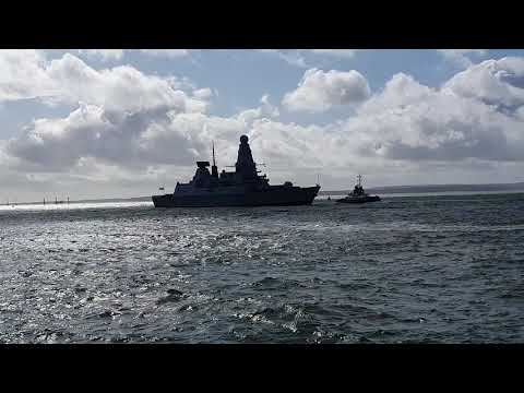 HMS Duncan sails back into Portsmouth after a 6month deployment