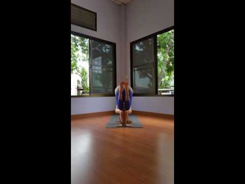 Day 1 of #Headstandflows is #eaglelegs #eagle #eaglepose #garudasana #headstand #sirsasana