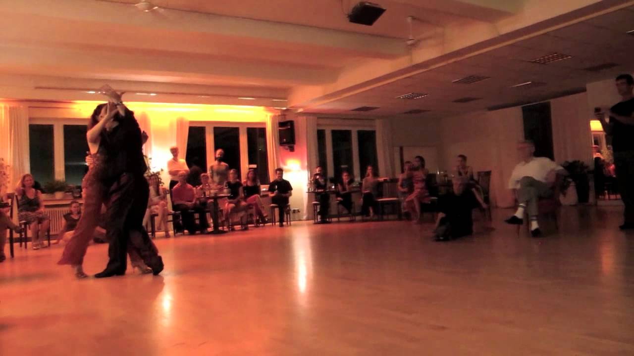 Gustavo Naveira & Giselle Anne - Como Aquella Muñeca