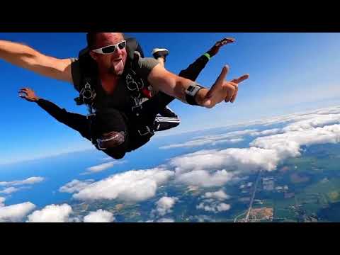 BMW Carti skydiving for the first time 🪂✈️🔥💪🏽‼️