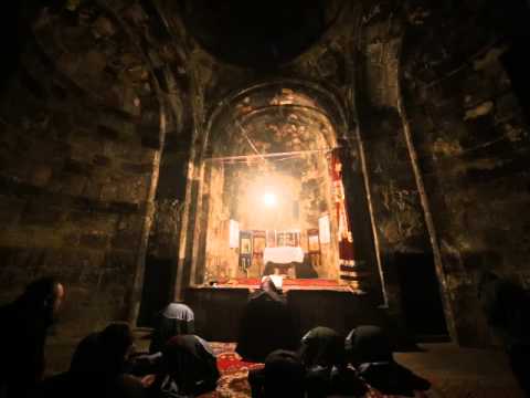 Служба в горном Армянском монастыре Гнде