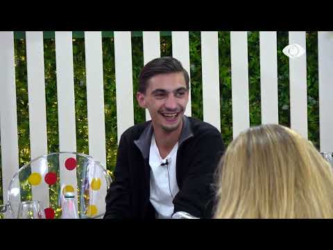 “Brikena sa gjuhë di?”/ Stenaldo imiton Brikenën, banorët ‘shkrihen’ së qeshuri