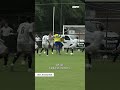 ? KOLDERIEK: twee spelers trappen elkaar omver, alsnog een goal... ?