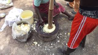 preview picture of video 'Making fufu in Kumasi'