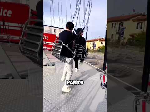 They Did This Crazy Stunt On A Carnival Ride (📸: giostrai_2.0)