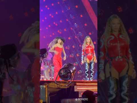 Blue Ivy and Beyonce in the rain performing for 80 thousand people at Metlife Stadium.#beyonce